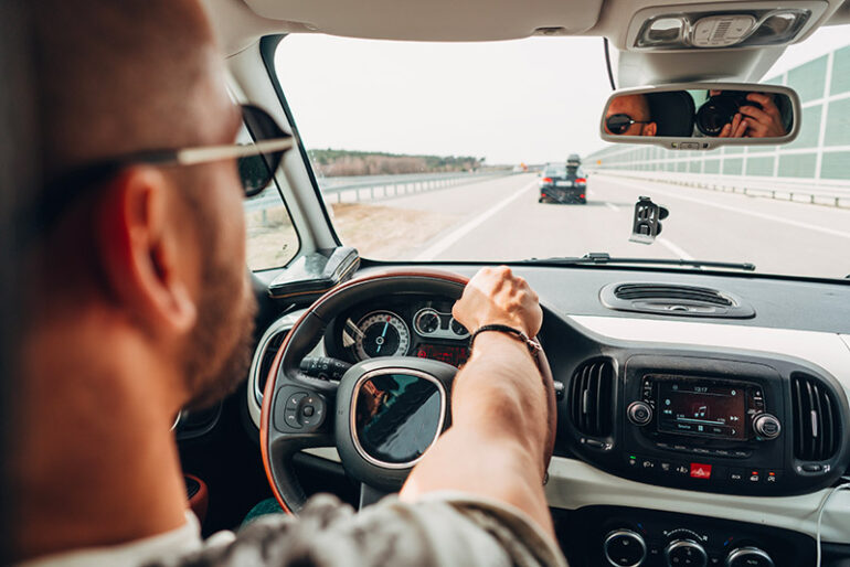 Uomo al volante