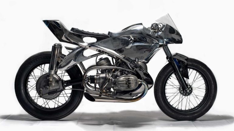 BMW R 60/2, ecco la scultura dedicata alla storica moto tedesca BMW R 60/2