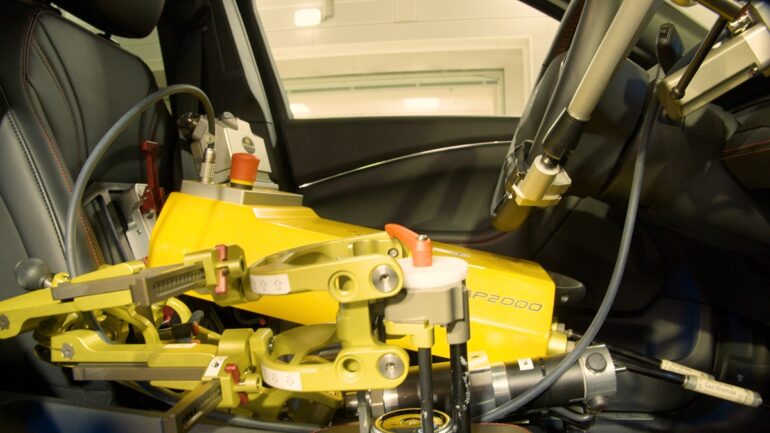 Ford recluta robot collaudatori al posto di quelli umani