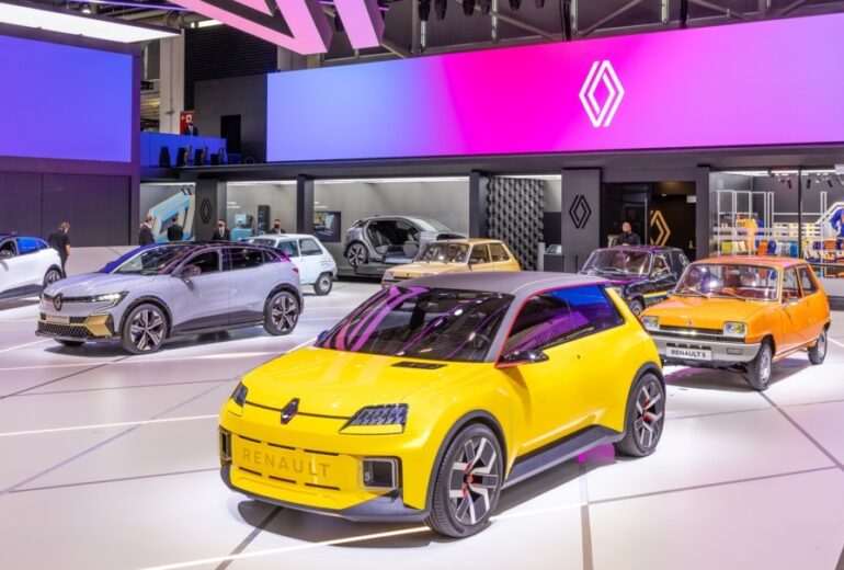 Renault 5, a volte ritornano: (ri)svelato il prototipo elettrico e compatto
