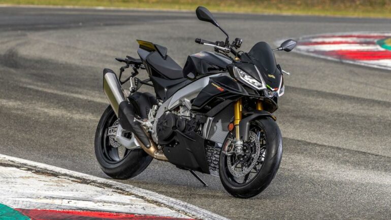 Aprilia presenta le nuove RSV4 Factory e Tuono V4 Factory 2022