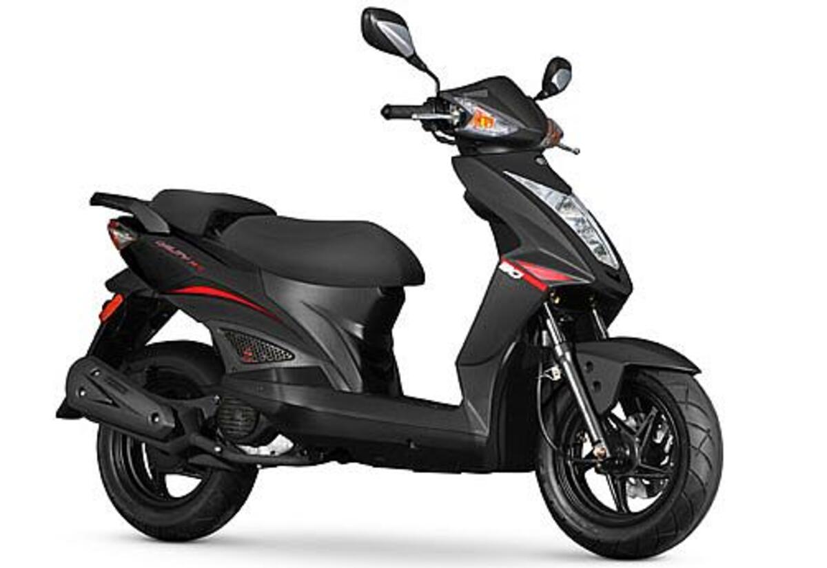 Скутер больше 50. Kymco скутер 50 кубов. Скутер Кимко 50. Kymco Agility 50. Скутер Сагита 50 кубов.