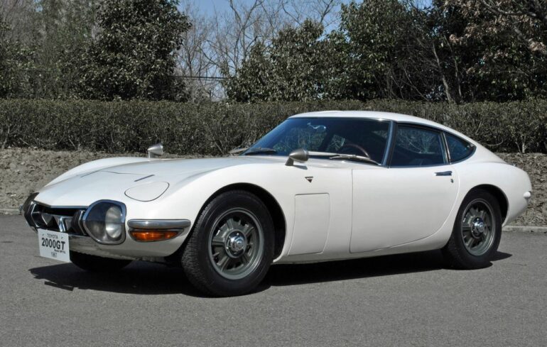 Breve storia della Toyota 2000GT che conquistò James Bond