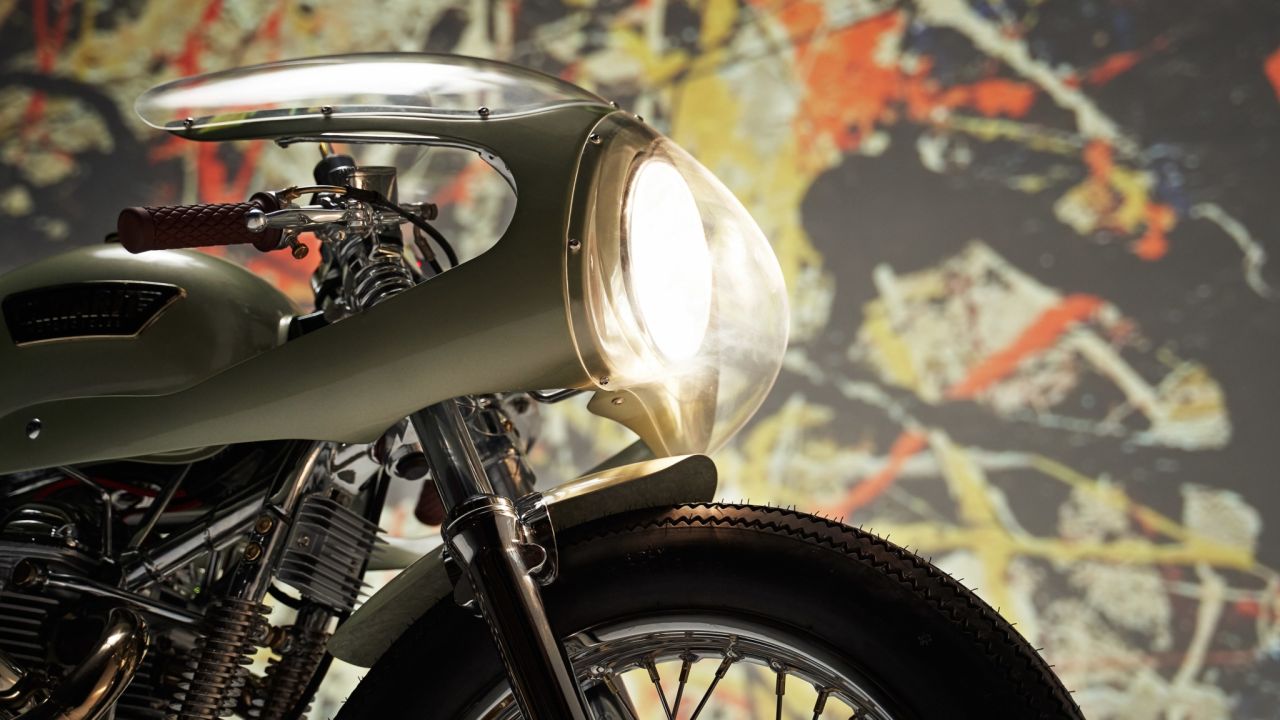 triumph thruxton 900 cafe racer jade 15 min 2048x1152 1
