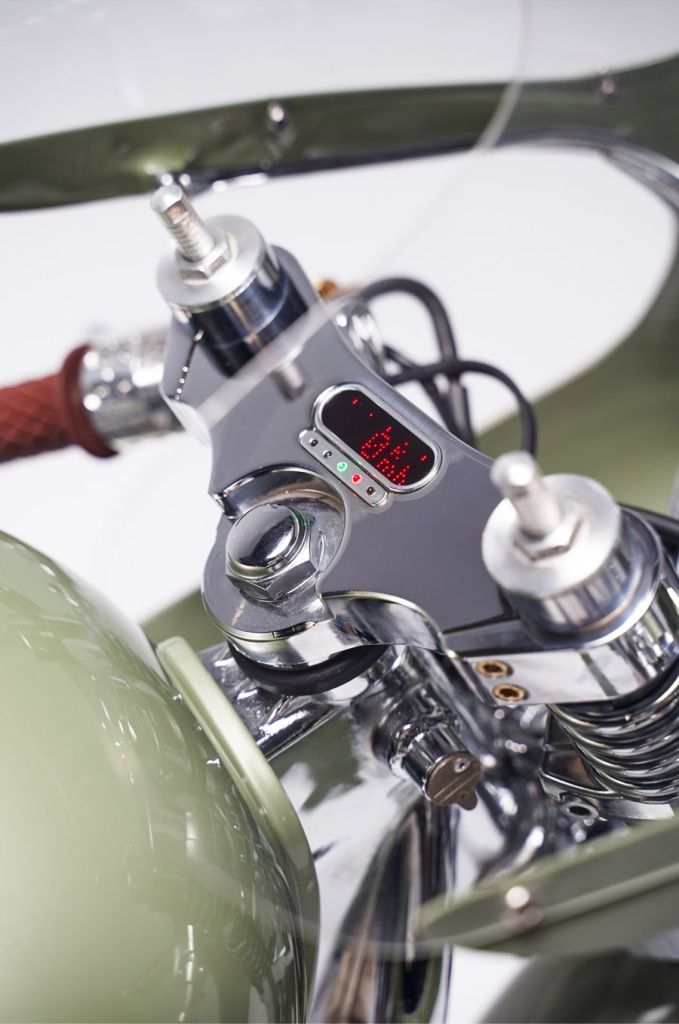 triumph thruxton 900 cafe racer jade 21 min