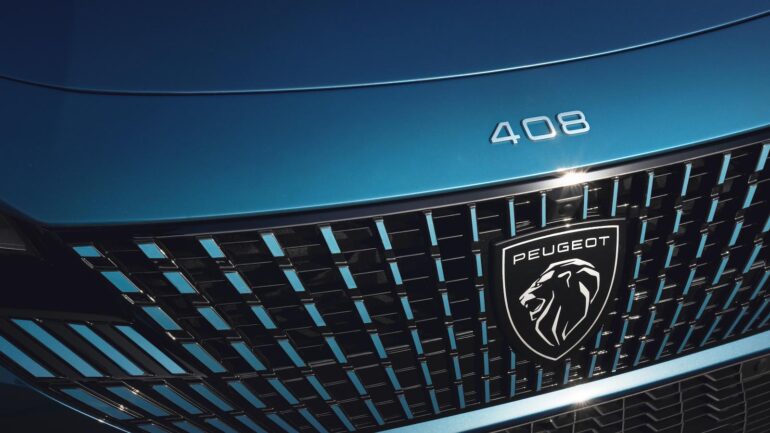 La nuova Peugeot 408 si presenta con un post criptico sui social media
