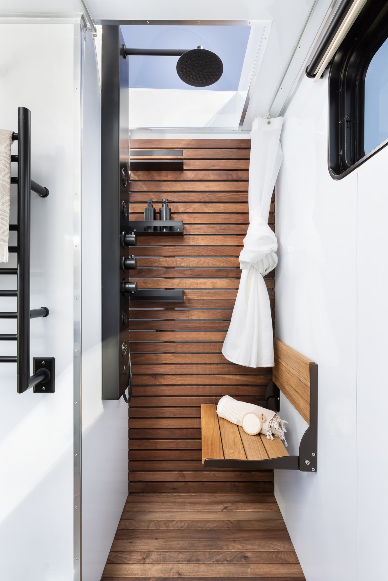62b39248f79528663666f077 62abbe4594cb79bc6689f0b9 mw lv 0521 shower2 v1 webres min