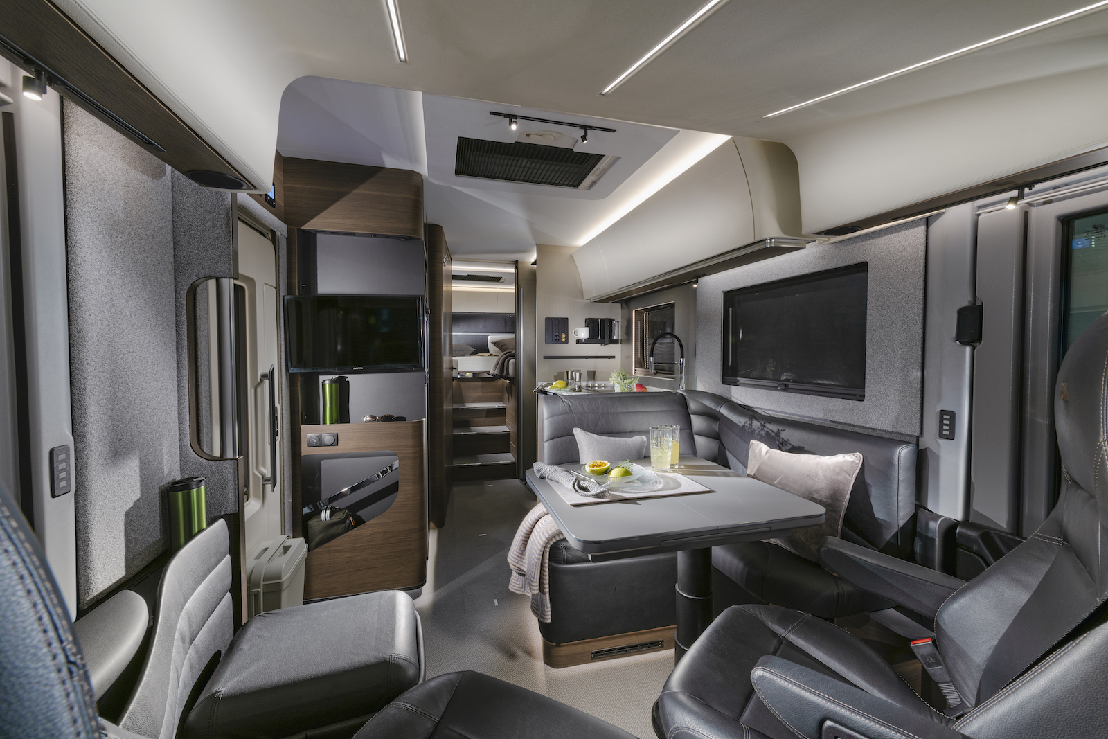 2207 SUPERSONIC 780 SL image interior night JM82578