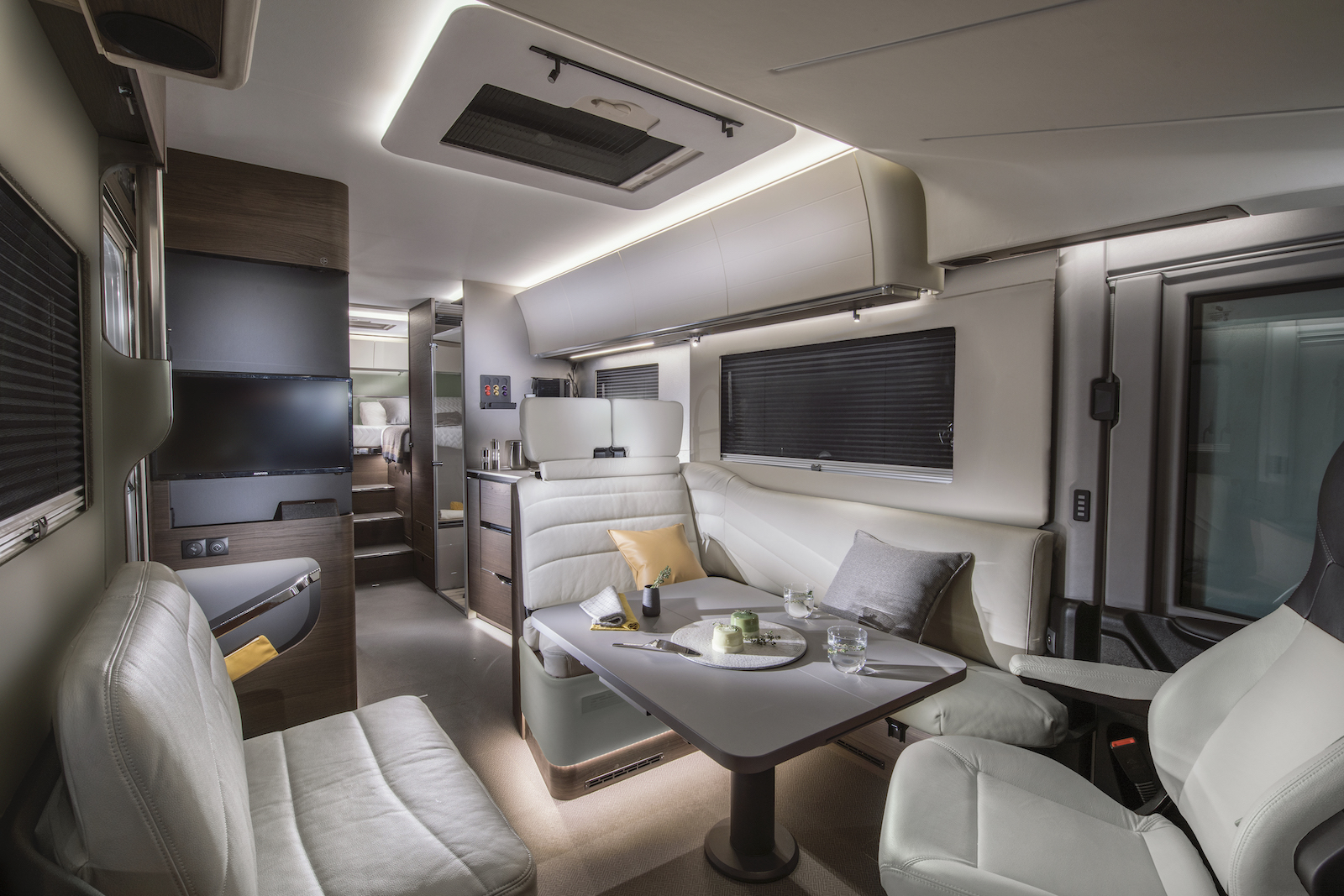2274 SUPERSONIC 890 LL image interior headrests BC8 0470