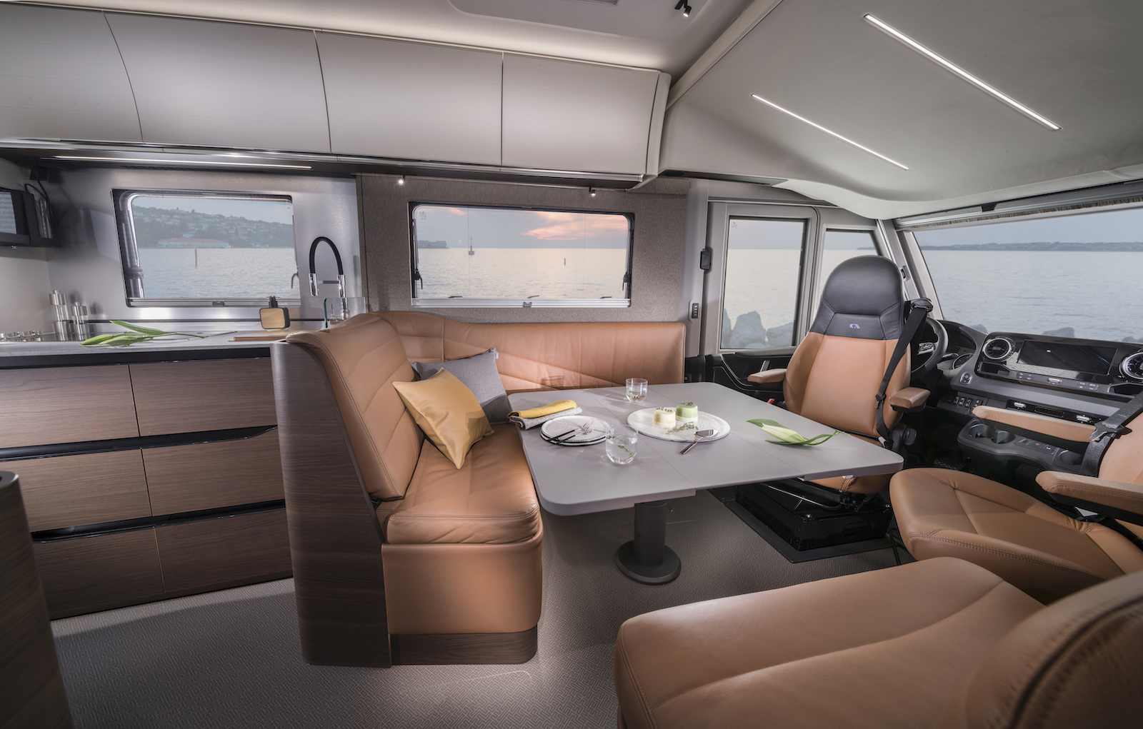 2284 SUPERSONIC 890 LL dinette Pano 1