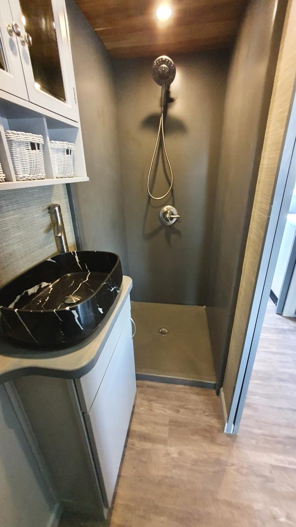 Int Bathroom3