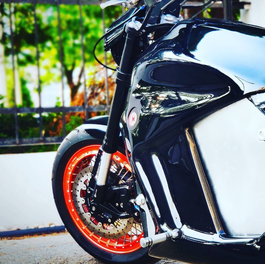 the evoke 6061 xr is a cruiser electric motorcycle 3