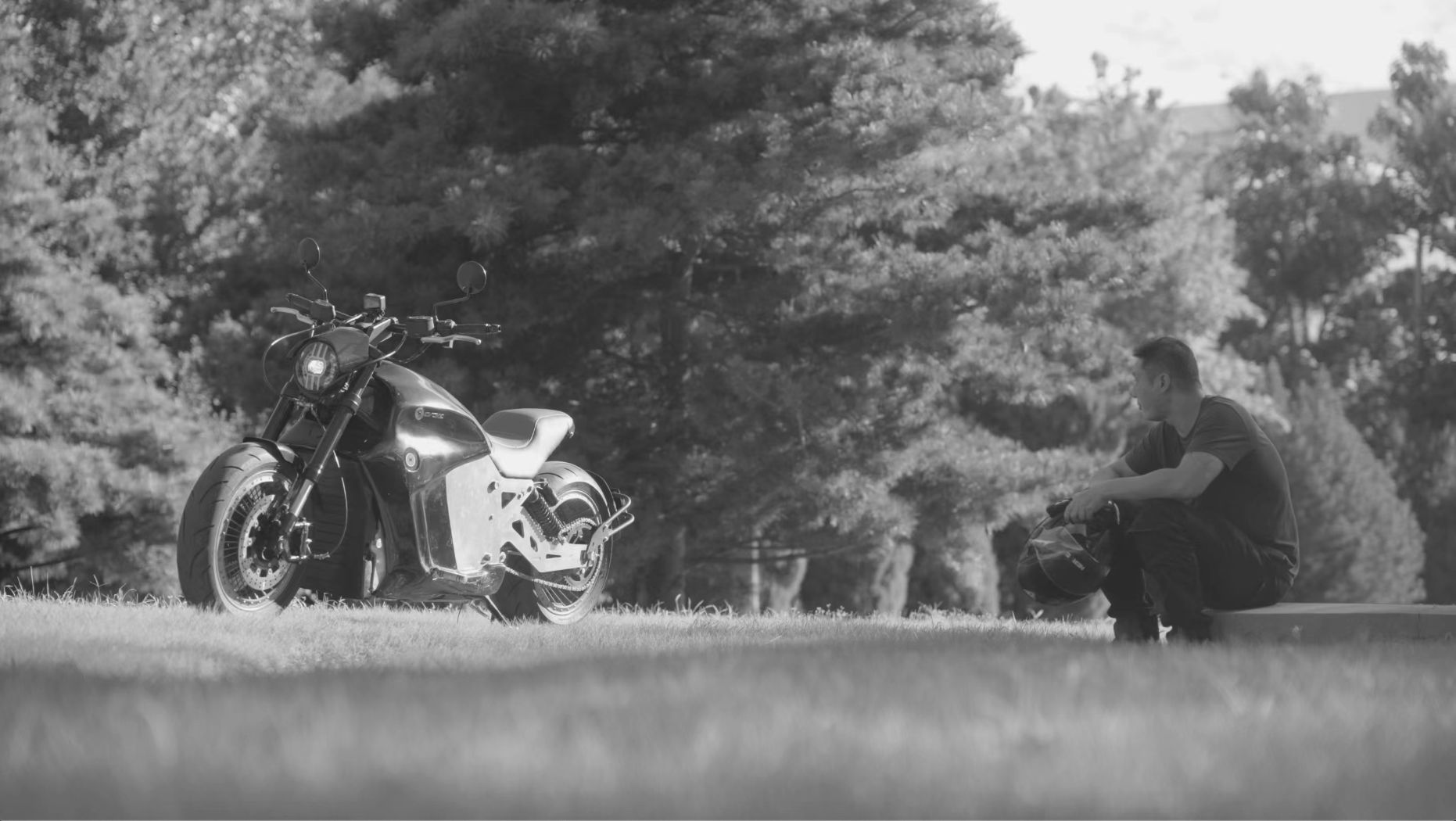 the evoke 6061 xr is a cruiser electric motorcycle 7