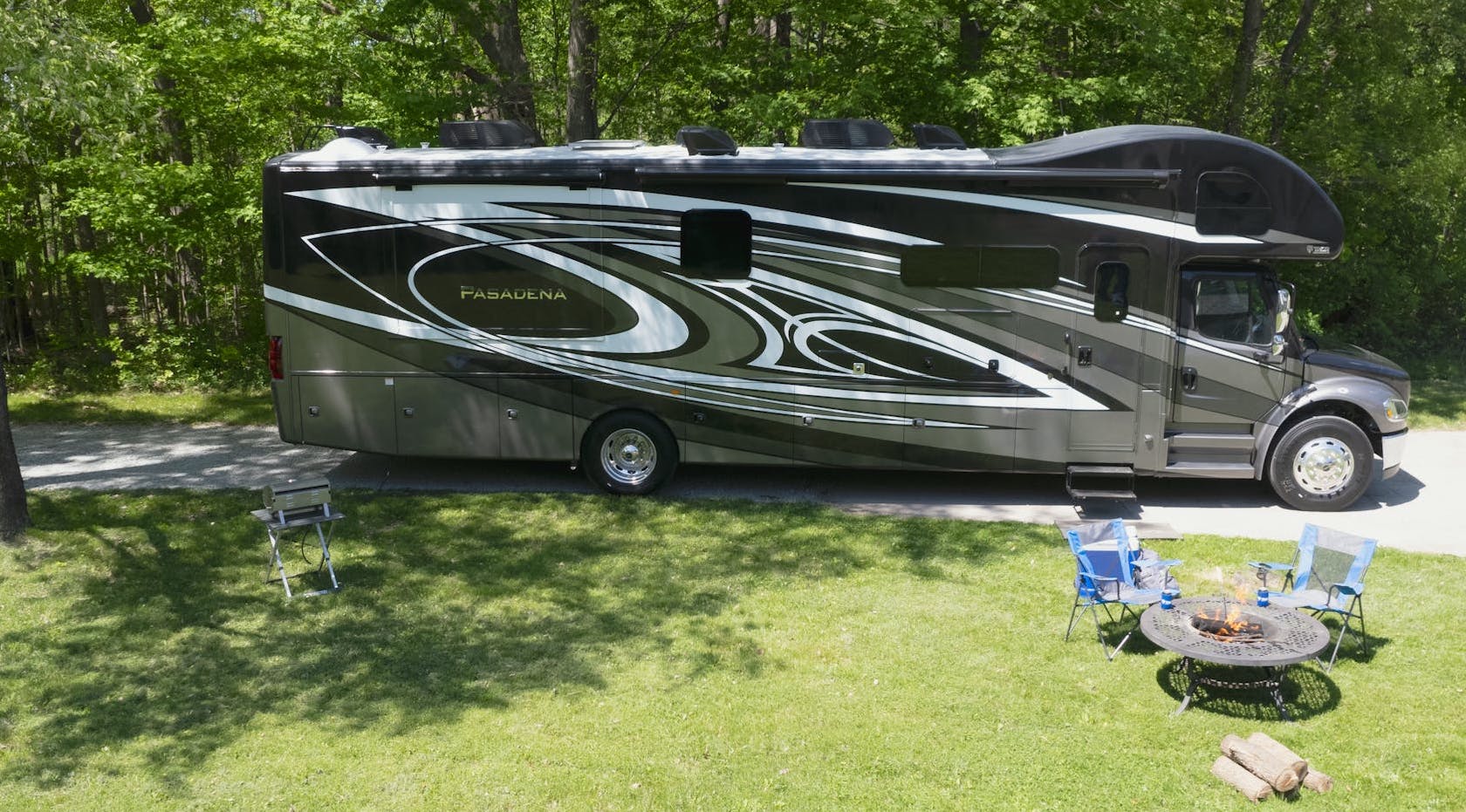 350k pasadena class c motorhome aims to pull in your cash like a moth to a flame 3