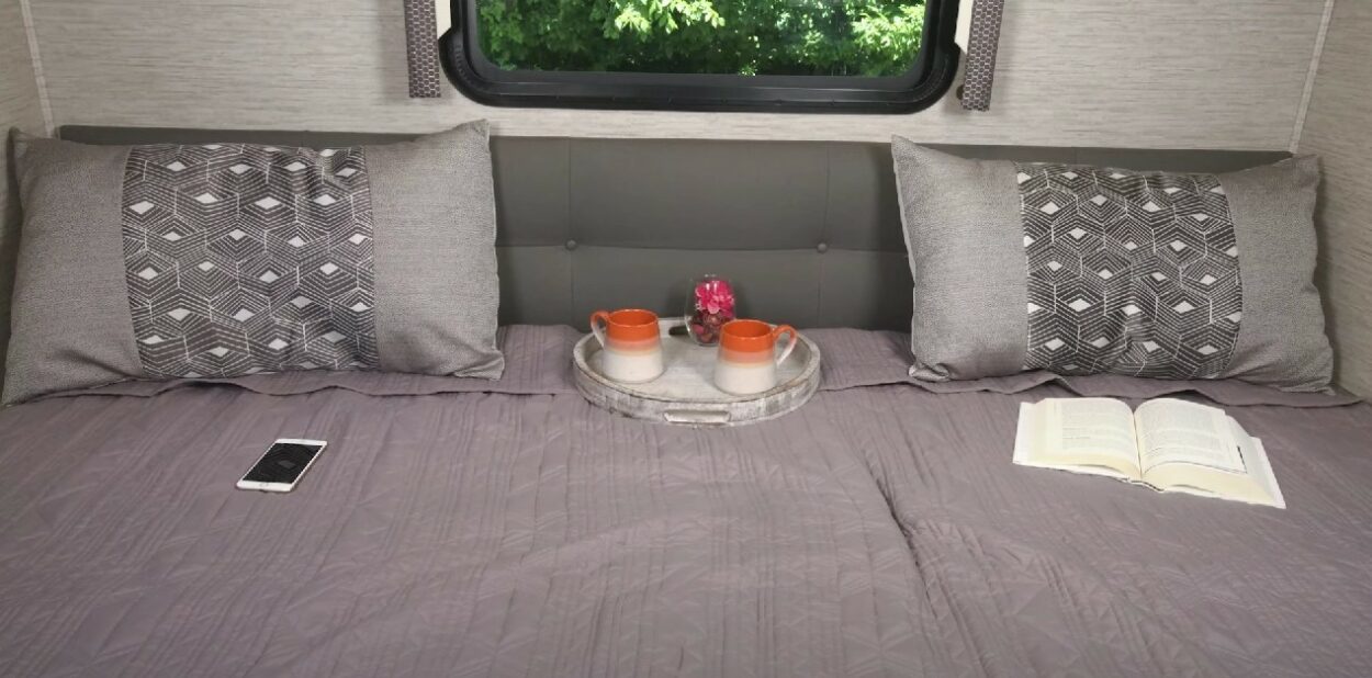 thors small class a motorhome packs big rv living ideal for a family of five 12