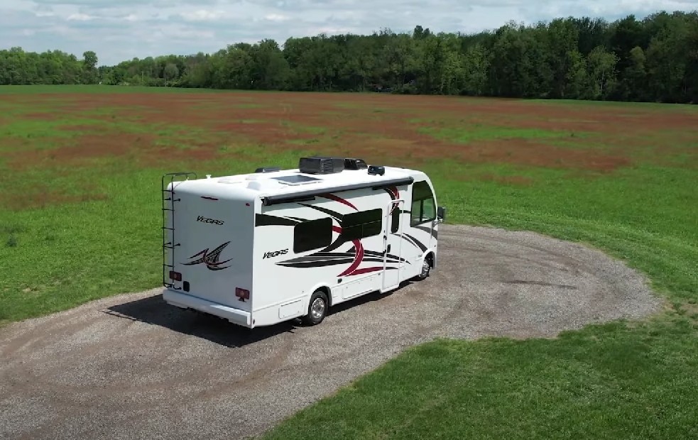 thors small class a motorhome packs big rv living ideal for a family of five 2
