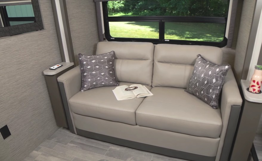 thors small class a motorhome packs big rv living ideal for a family of five 6