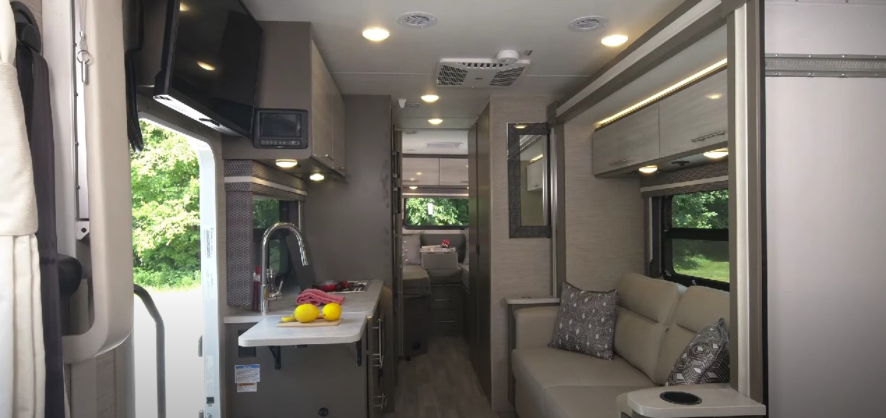 thors small class a motorhome packs big rv living ideal for a family of five 7