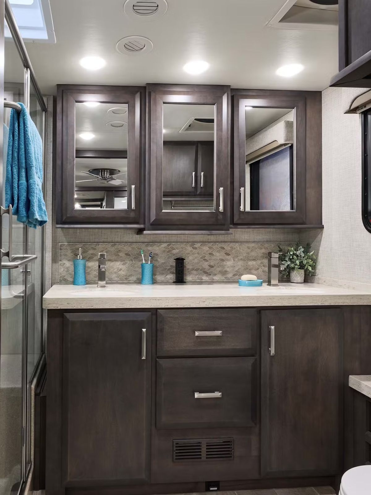 2022 Tuscany 45BX Portofino Regatta MasterBath 29 11zon