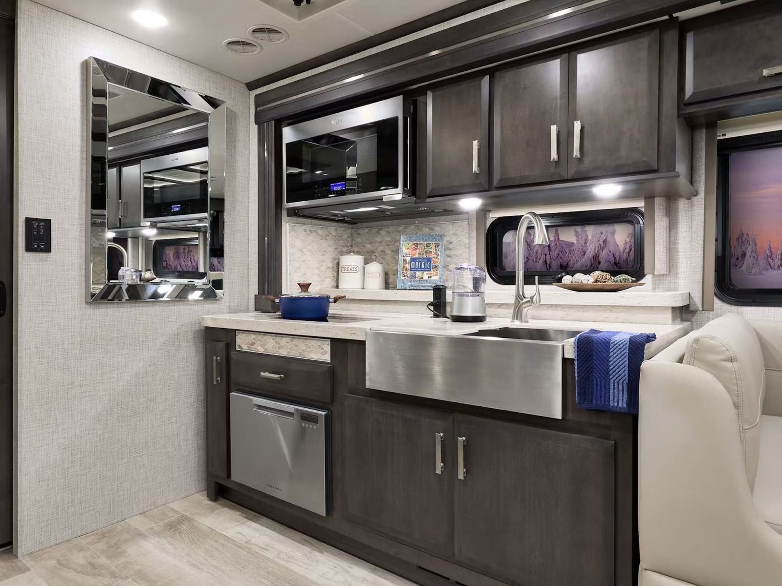 67e2aa8a a3f6 458e 9580 348aeb4e2893 2022 Tuscany 45BX Portofino Regatta Kitchen 24 11zon