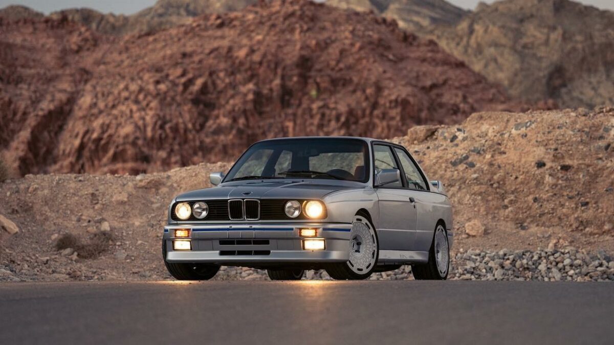 La BMW E30 M3 di Renner ha il V10 della M5 e costa 340mila euro