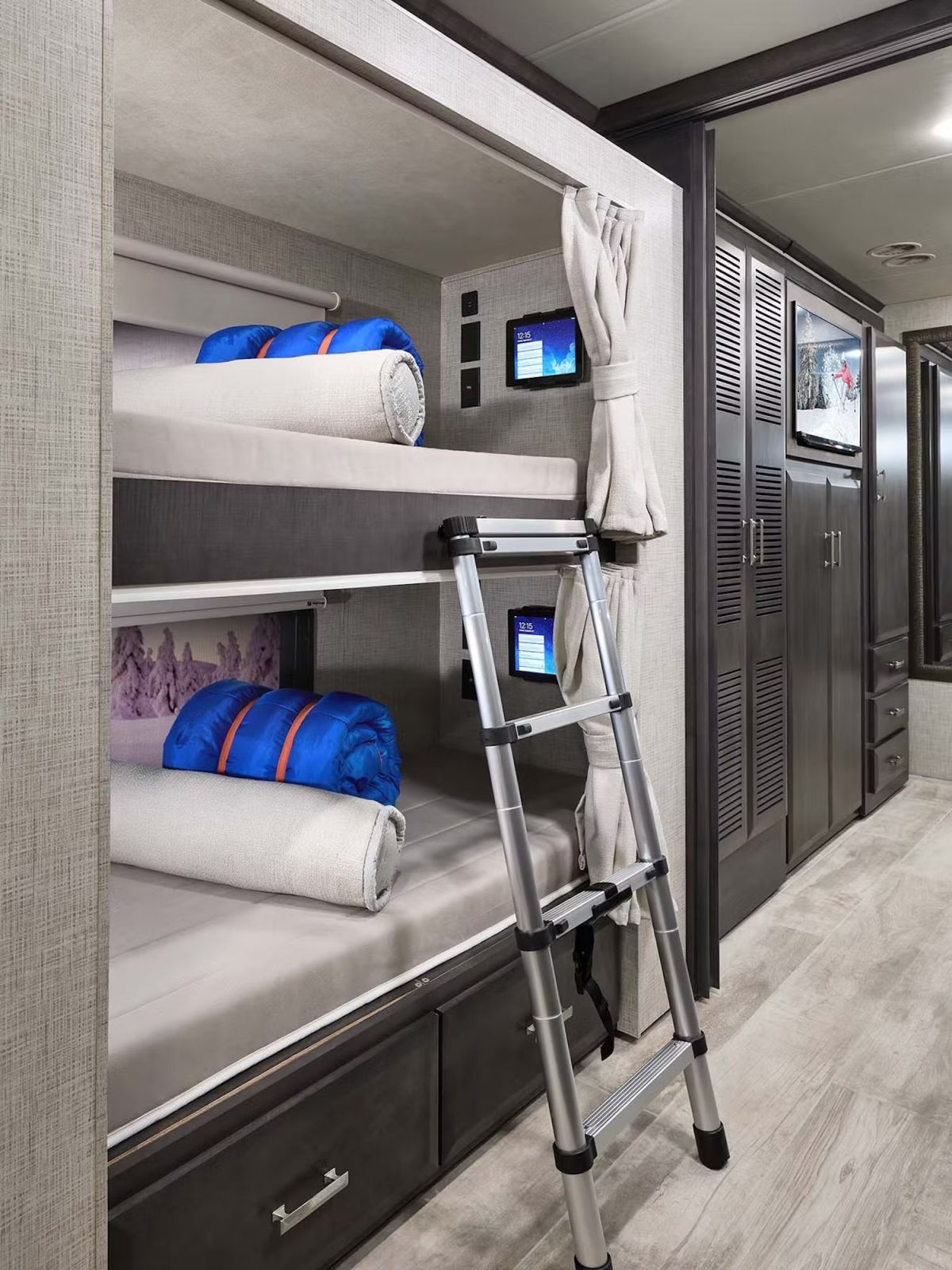 c54bf169 cd85 48b1 a5e2 e4c89570726e 2022 Tuscany 45BX Portofino Regatta BunkBeds 26 11zon