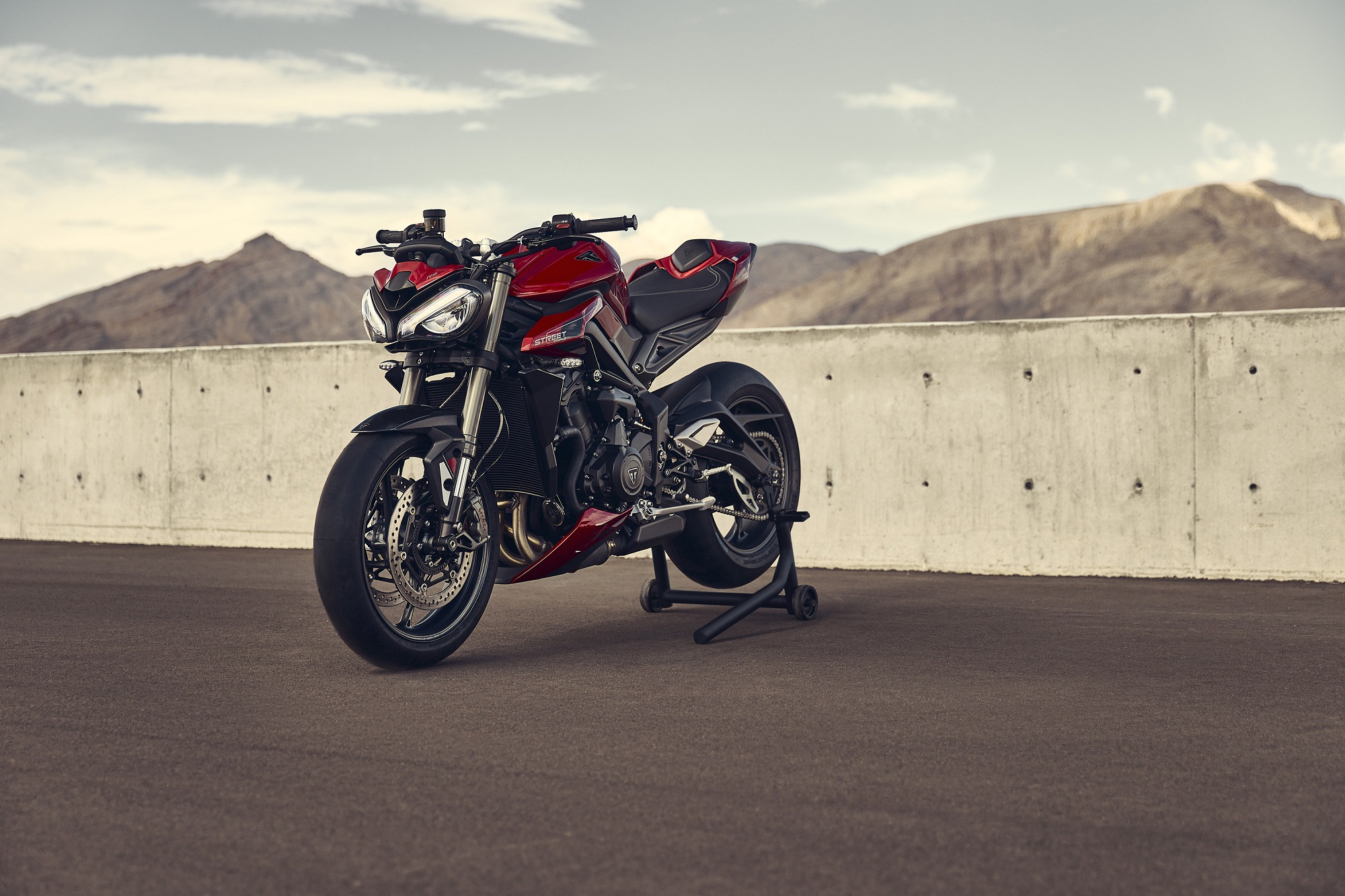La gamma Triumph Street Triple 765 presenta le novità per il 2023
