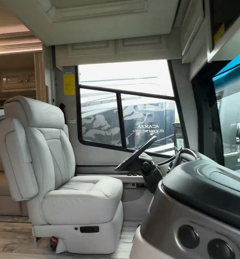 fleetwood s new discovery lxe motorhome is a five star mobile suite 2