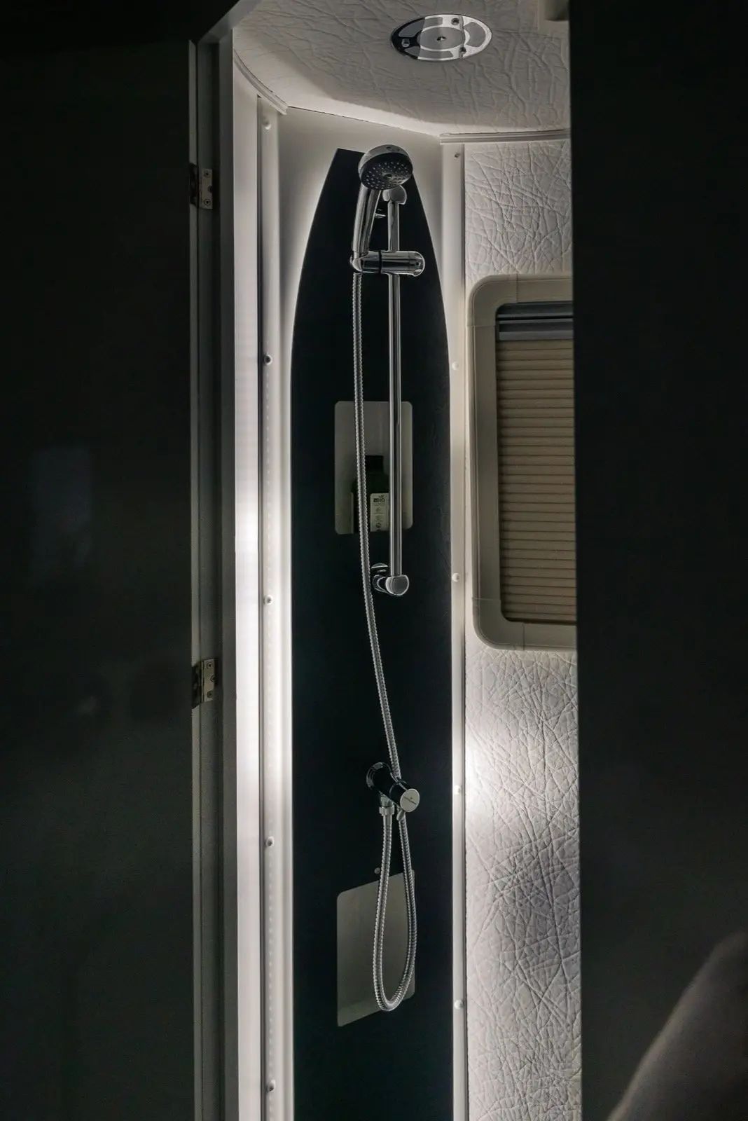 Oasi 540 luxury shower mini camper 5.4m