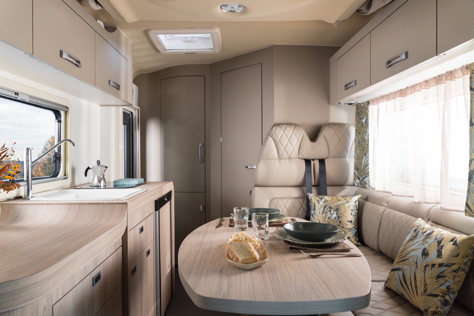 Oasi 540 interior small luxury camper 5