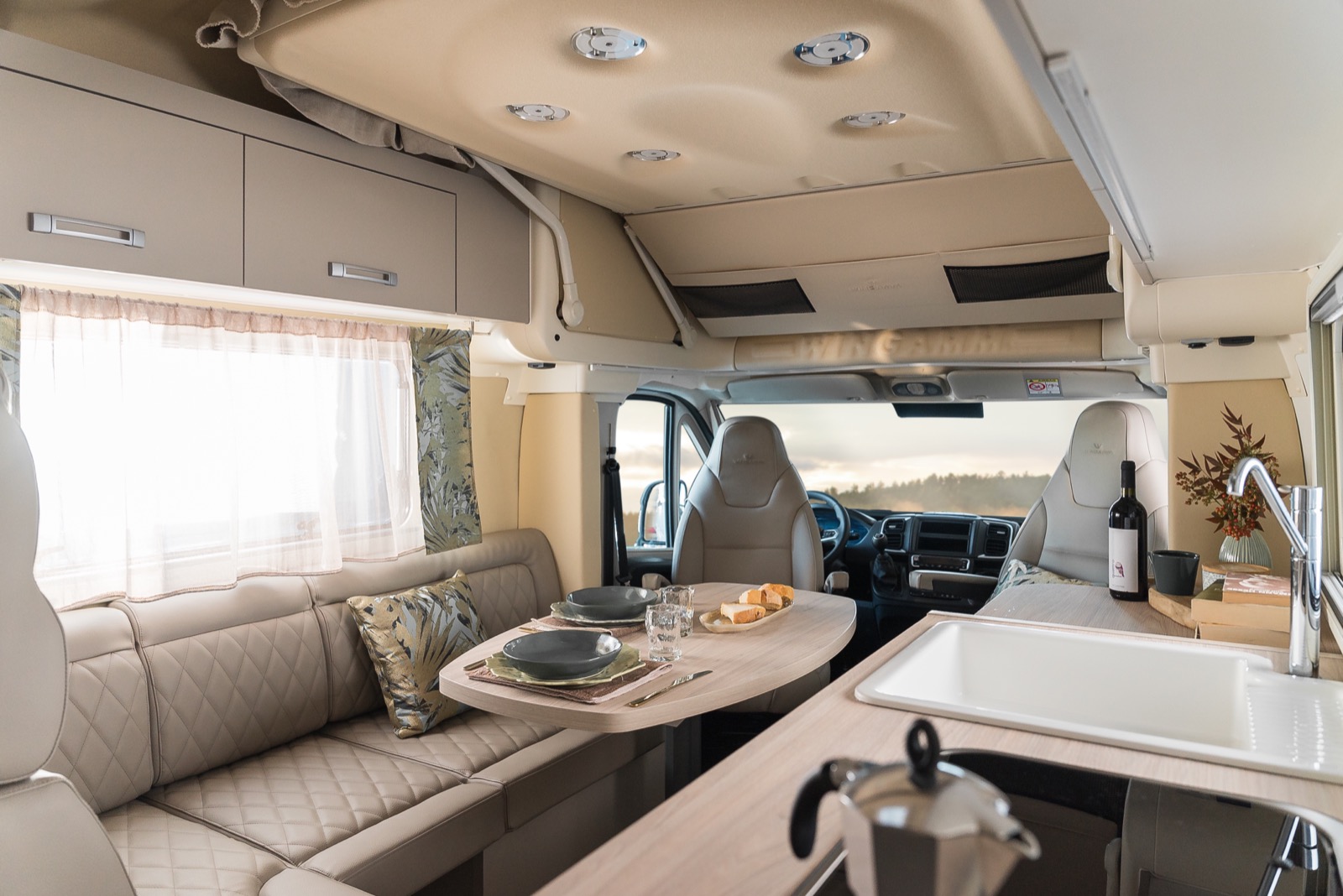 Oasi 540 interior small luxury camper 7