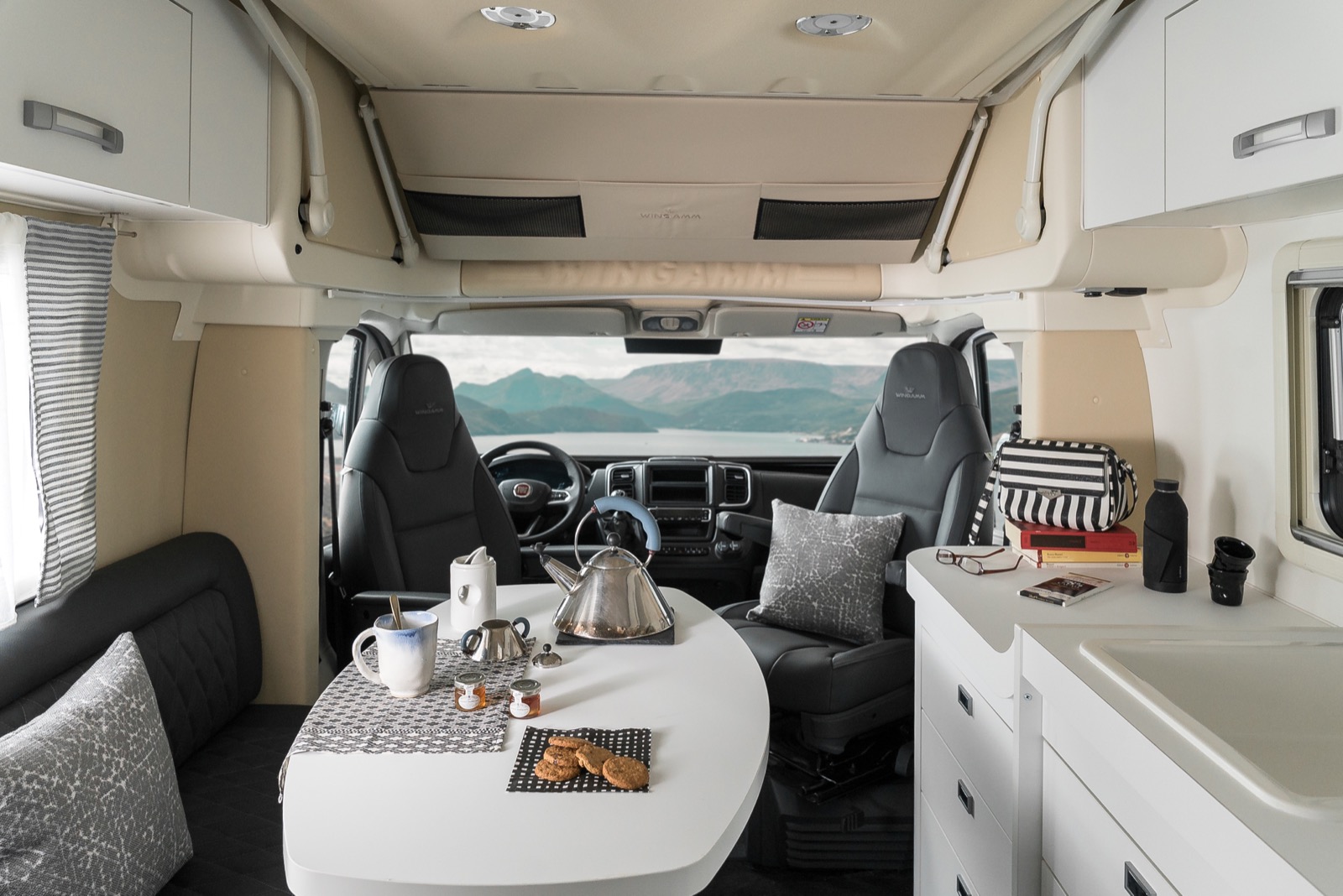 Oasi 540 interior small luxury camper