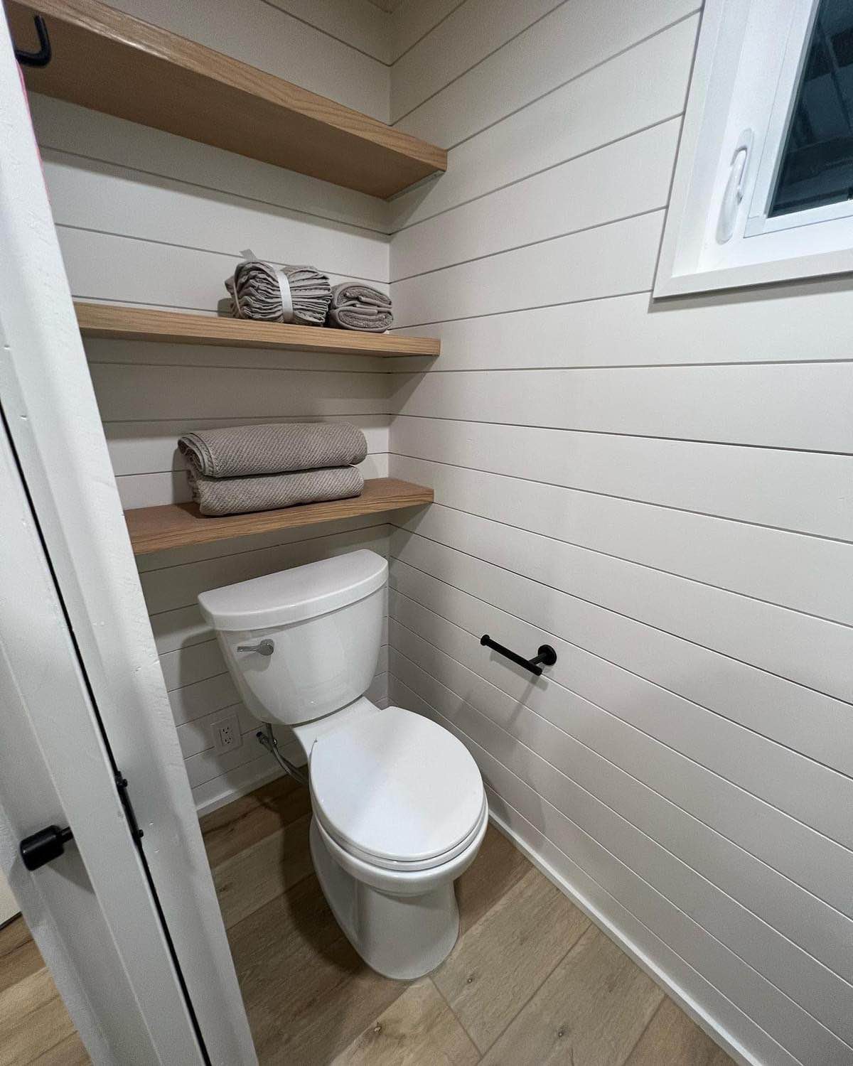 roam is a tiny room on wheels designed to offer everything needed for off grid adventures 10