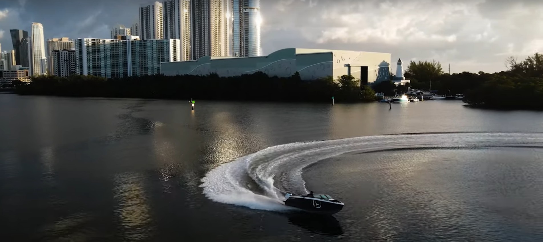 the incredible h2e bowrider sports the worlds most powerful electric powertrain 5