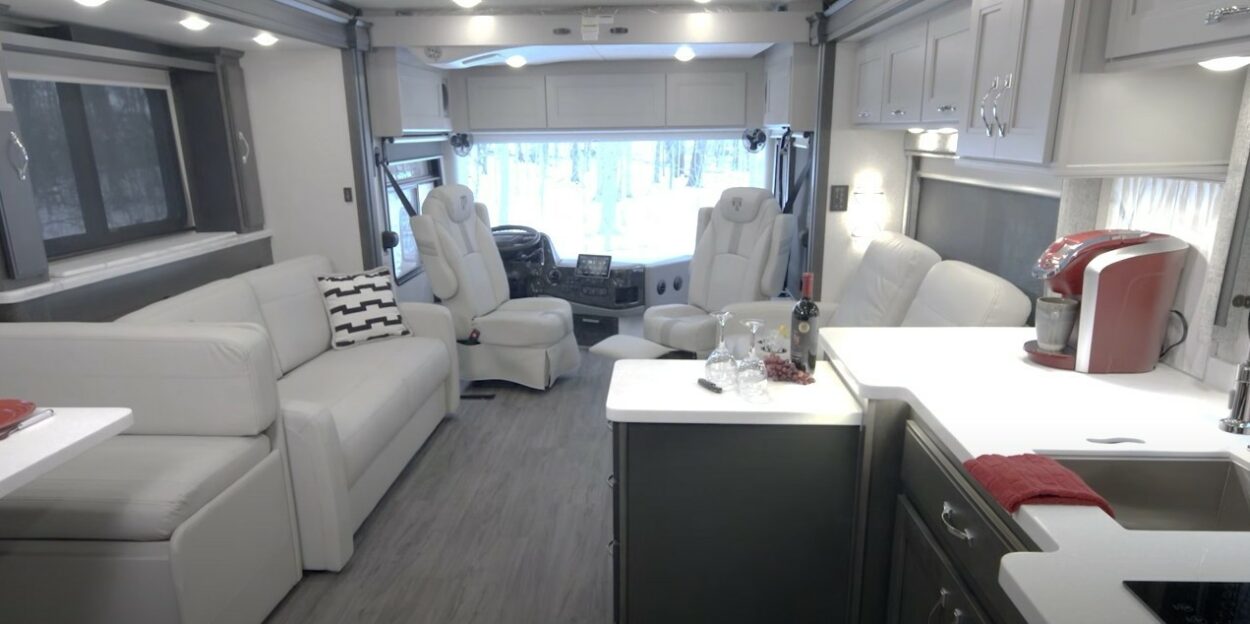 thor unveils the riviera a brand new luxury motorhome fit for a king 5