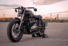 triumph bonneville t100 belluma displays neo retro looks and a stealthy colorway 211866 1