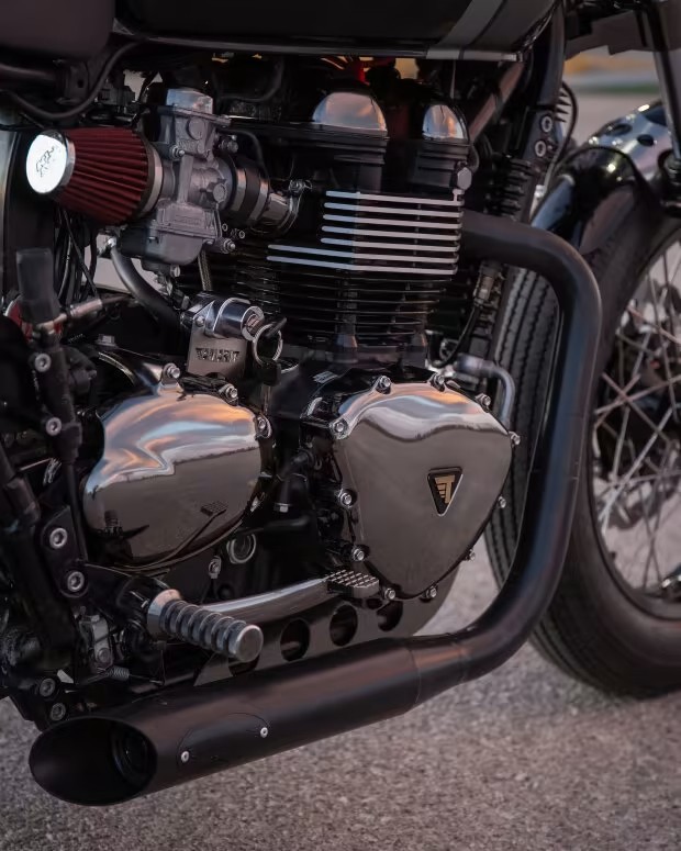 triumph bonneville t100 belluma displays neo retro looks and a stealthy colorway 24