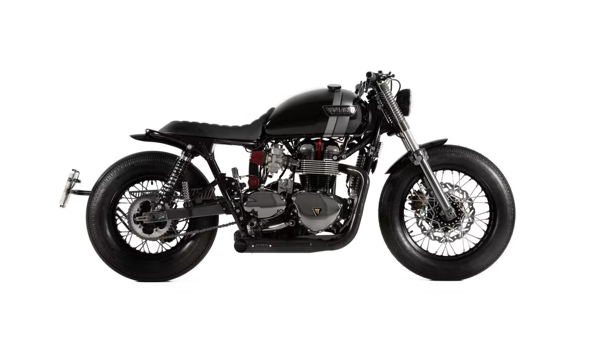 triumph bonneville t100 belluma displays neo retro looks and a stealthy colorway 7