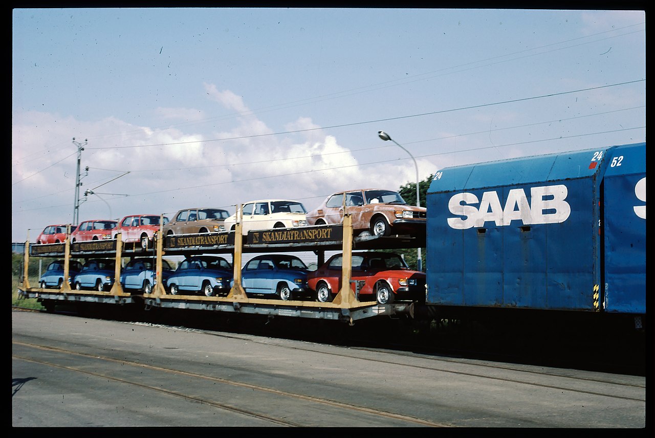 1280px JvmKEAE01785–Biltransport godstag SAAB