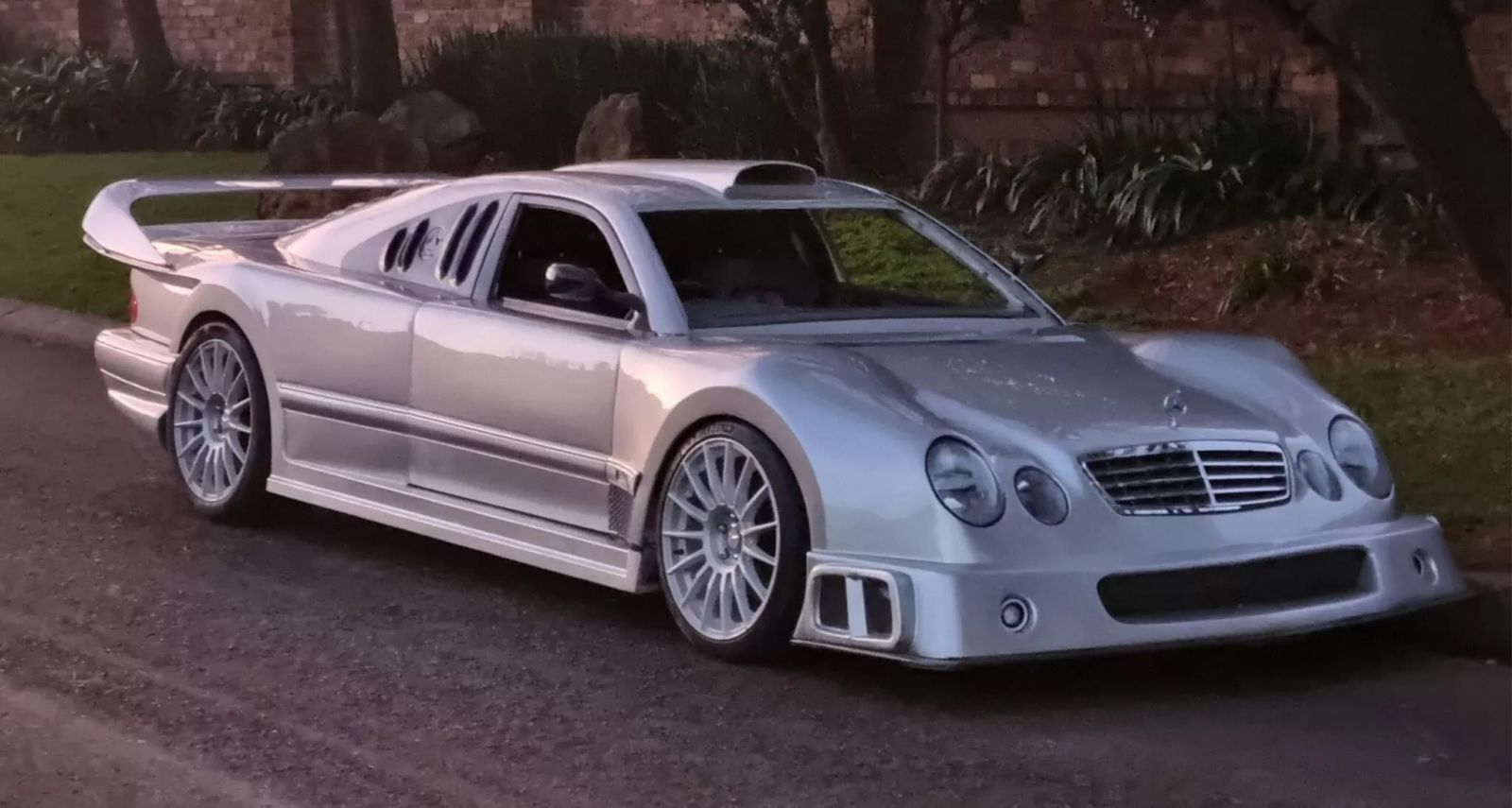 Mercedes Benz CLK GTR Replica 69 2048x1095 1
