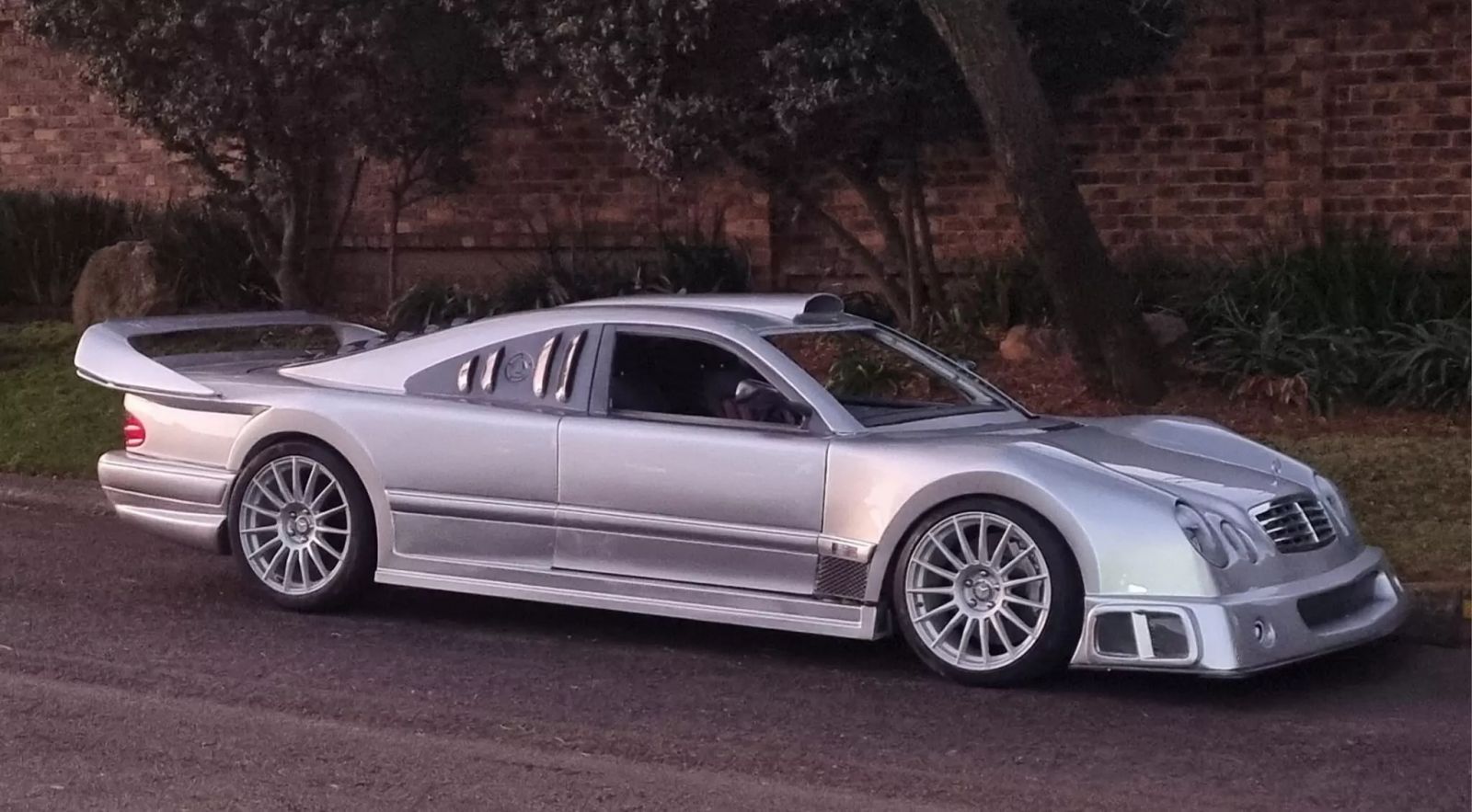 Mercedes Benz CLK GTR Replica 70 2048x1131 1