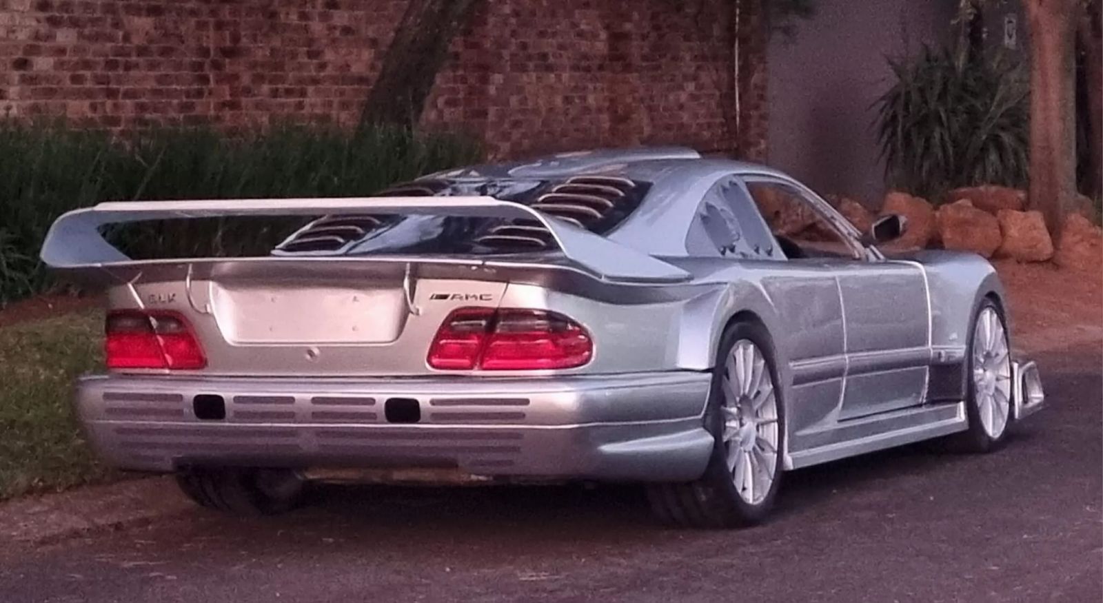 Mercedes Benz CLK GTR Replica 72 2048x1121 1