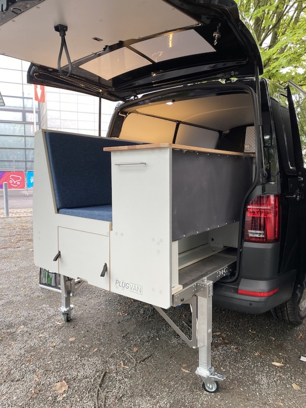 PlugVan Small 02
