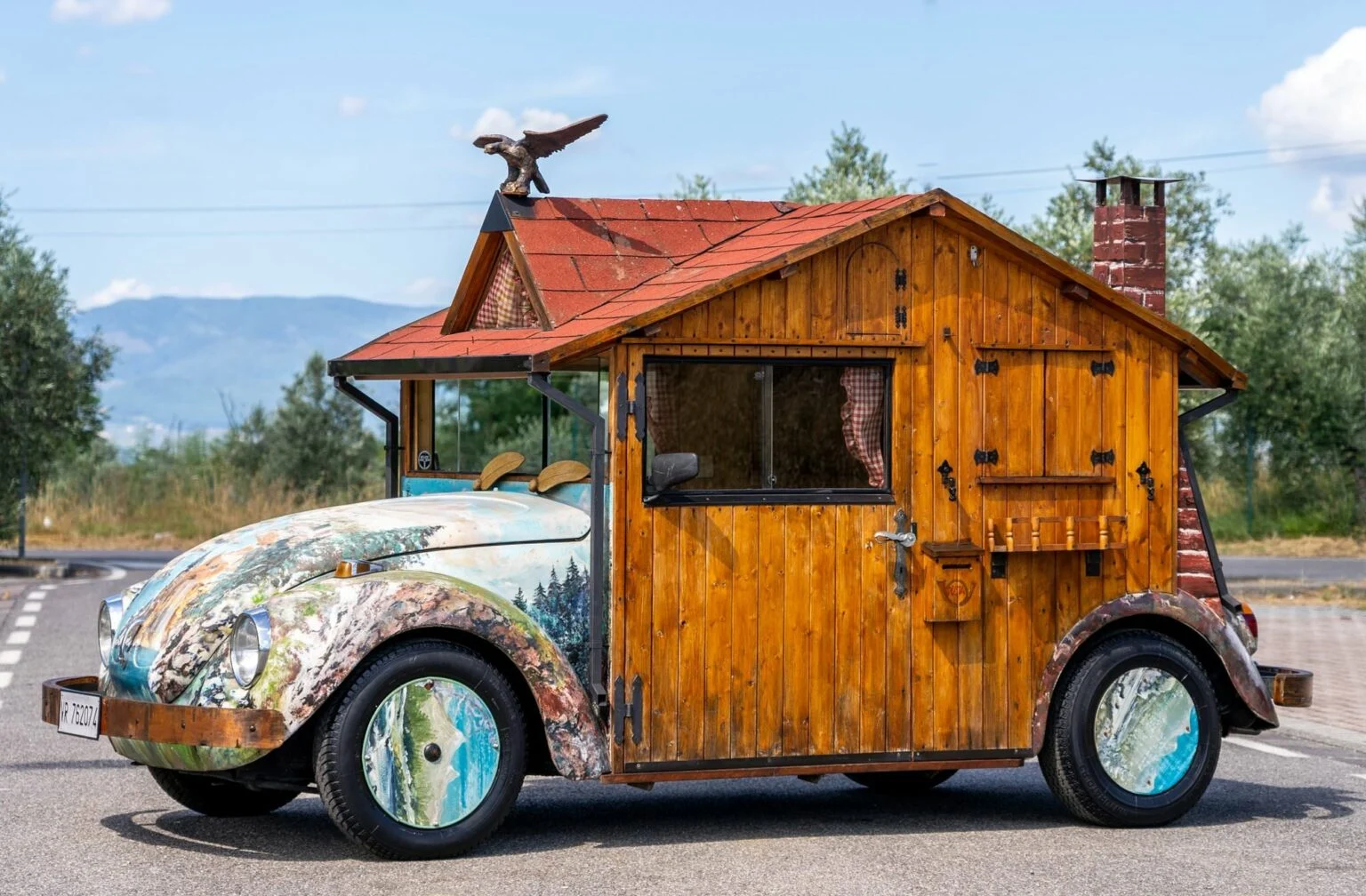 Volkswagen Beetle Swiss Cabin Holzhaus 7 1536x1008 1