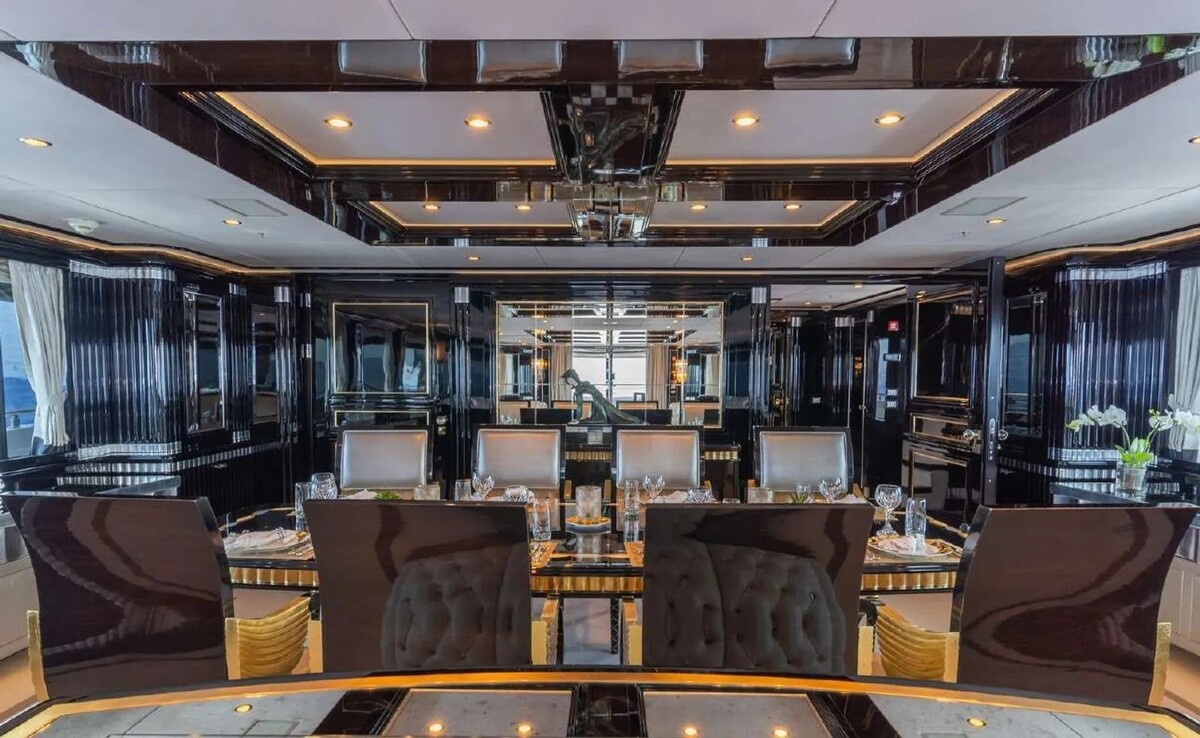 awe inspiring interiors turn this yacht into a floating palace fit for a king 10