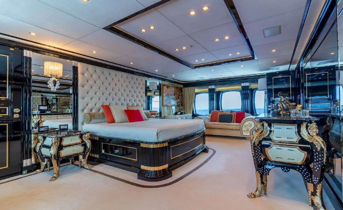 awe inspiring interiors turn this yacht into a floating palace fit for a king 14