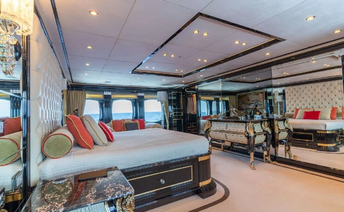 awe inspiring interiors turn this yacht into a floating palace fit for a king 16