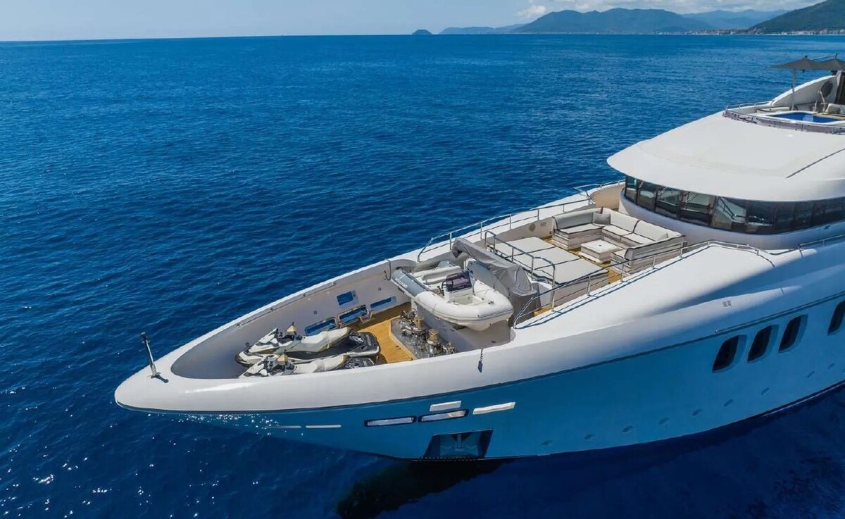 awe inspiring interiors turn this yacht into a floating palace fit for a king 5