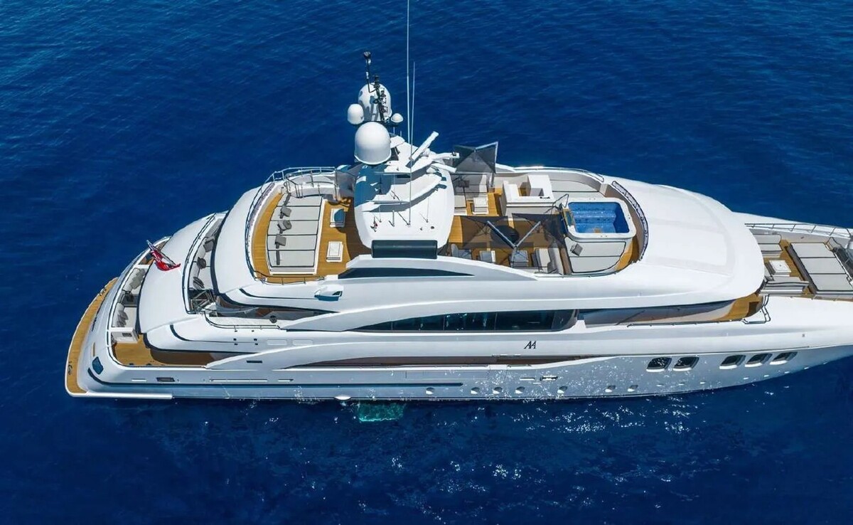 awe inspiring interiors turn this yacht into a floating palace fit for a king 7