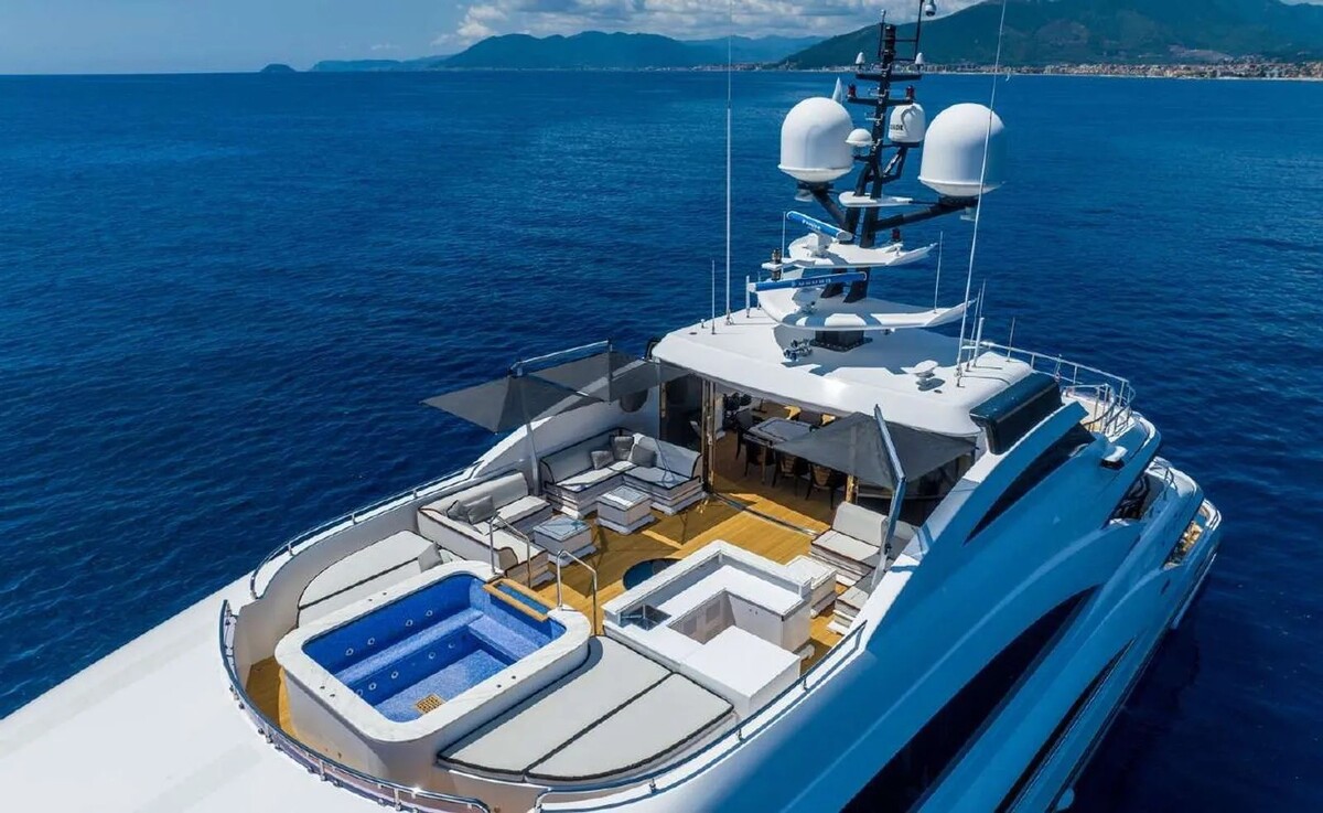 awe inspiring interiors turn this yacht into a floating palace fit for a king 9